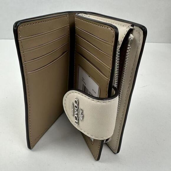 Coach Medium Corner Zip Wallet In Signature Leather In Silver/Chalk CZ341 NWT - Picture 7 of 8